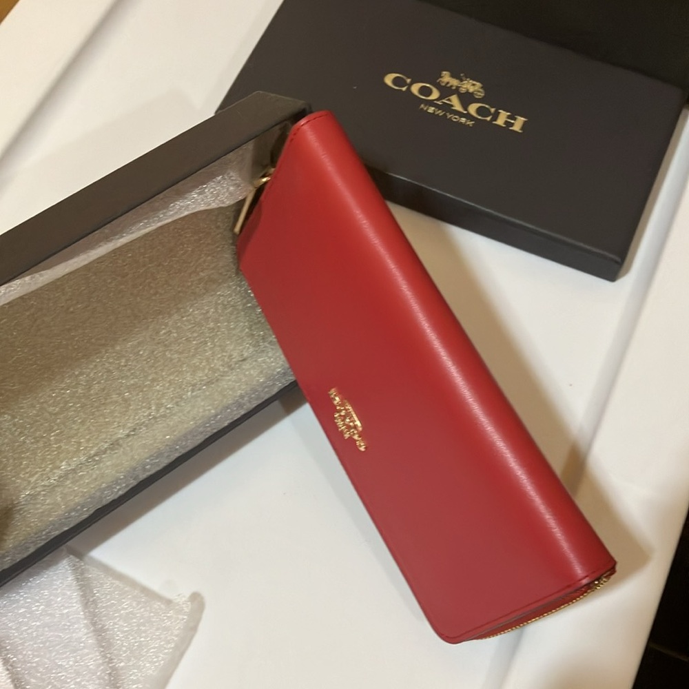 Coach BP Smth slim Accordian Zip around Red Apple leather wallet - Picture 5 of 9